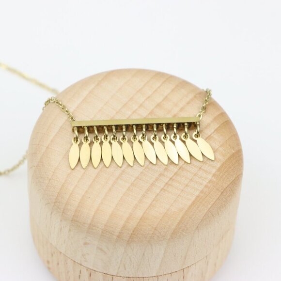 Minimalist Leaf Charm Yellow Necklace with Adjustable Gold Chain, XPNL0383 - Picture 5 of 13